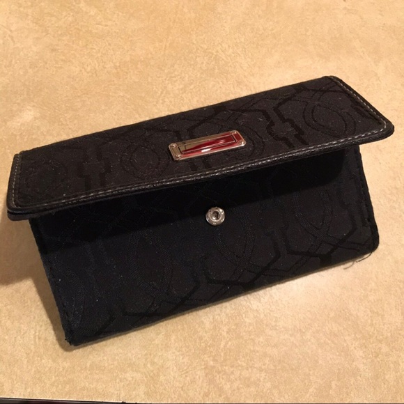 A cutie wallet not too big not too small 😜 - Picture 2 of 4